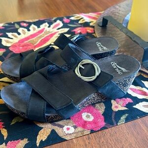 DANSKO SUSIE MILLED NUBUCK LEATHER WEDGES SIZE 38 7.5-8 WOMENS